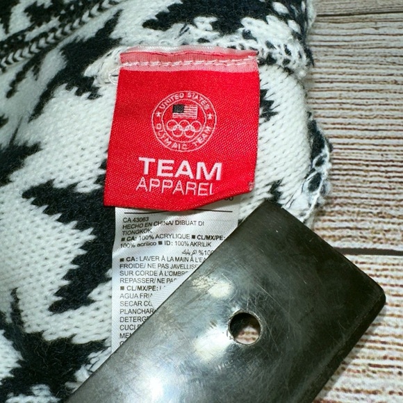 Team Apparel Red, White and Blue Team USA Knit Beanie - Picture 4 of 8